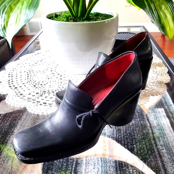 BCBG MAXAZRIA Black Wedge Heels - Size 6 (EUC) - Picture 2 of 7